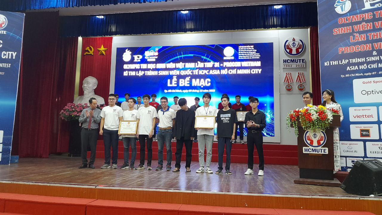 Lễ trao giải tại Olympic Tin học sinh viên Việt Nam lần thứ 31